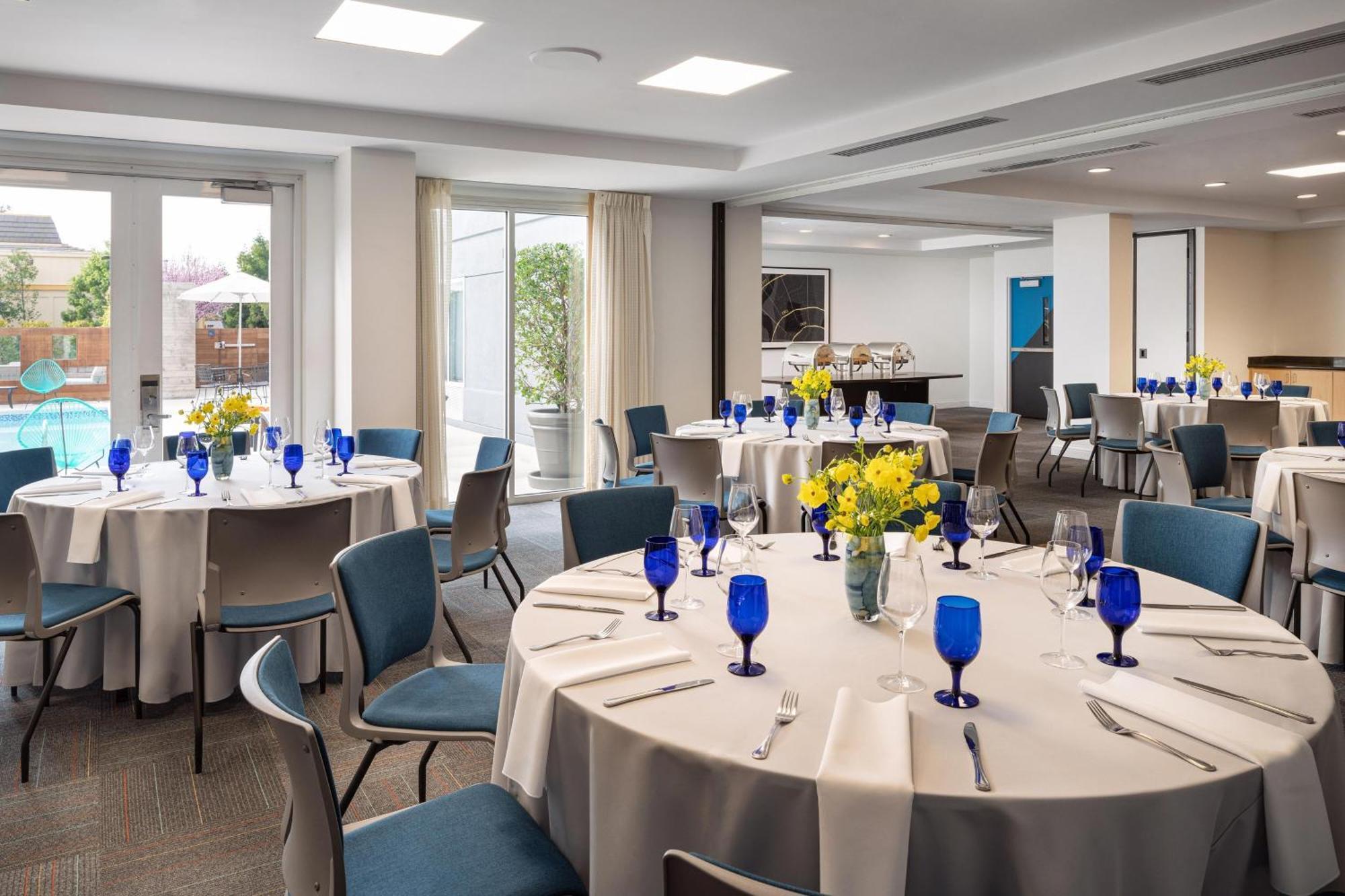 Aloft Mountain View Hotel Екстериор снимка